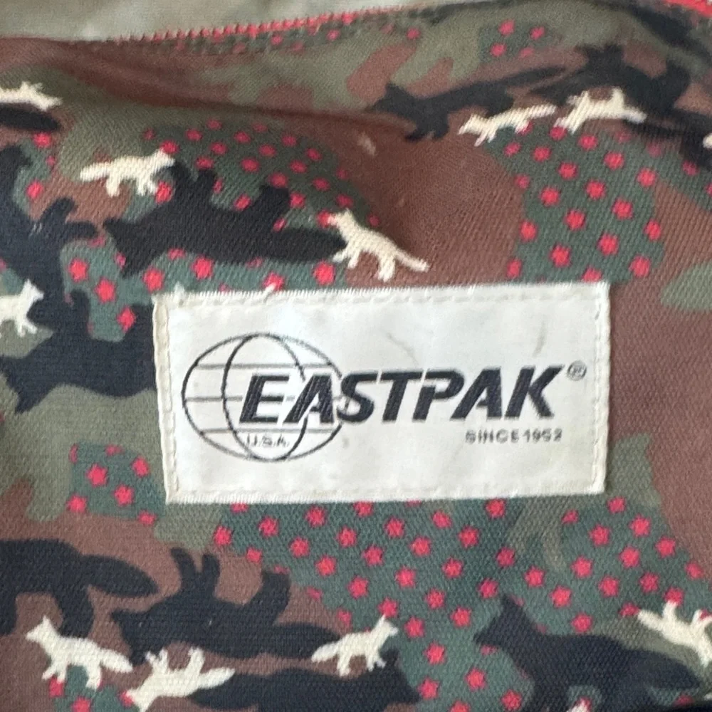 MAISON KITSUNE x Eastpak Camo Fox Backpack - Picture 4 of 8